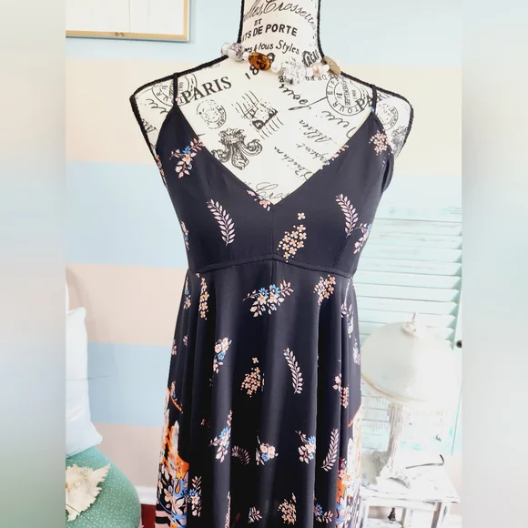 Express Floral Handkerchief Dress - Picture 7 of 10